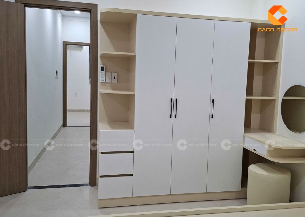 Hình chụp thực tế tủ quần áo liền bàn trang điểm