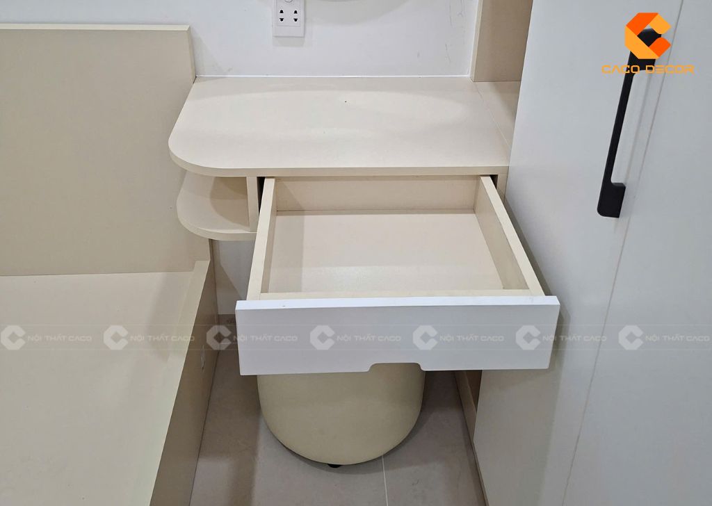 Hình thực tế bàn trang điểm có hộc kéo tại công trình