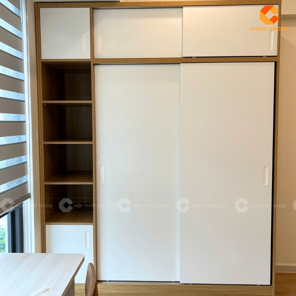 Hình chụp thực tế tủ áo cửa lùa kết hợp kệ trang trí