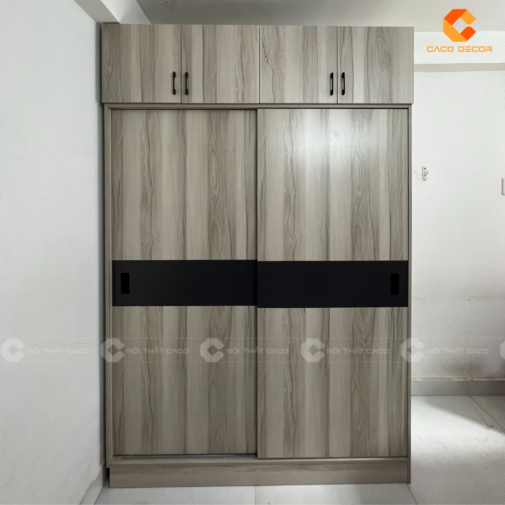 Hình thực tế tủ quần áo cửa lùa vân gỗ xám tại nhà khách