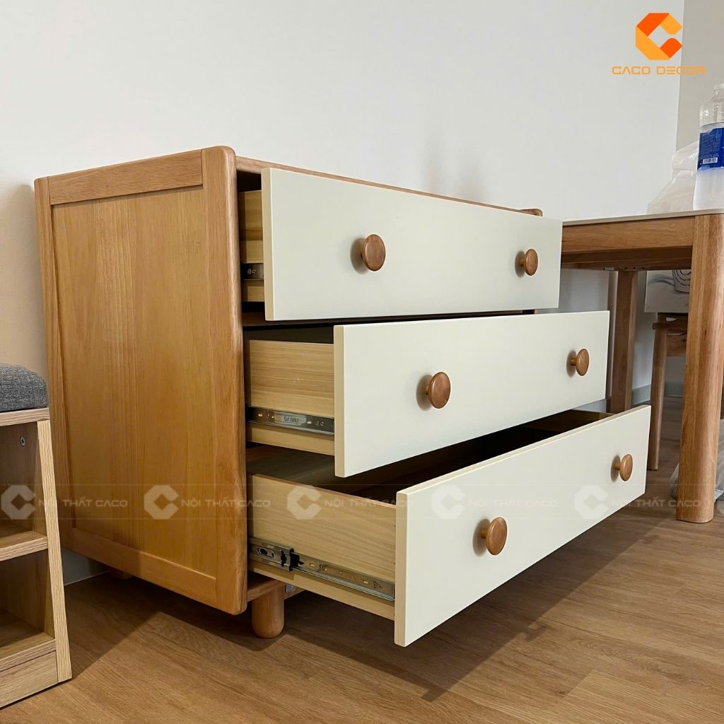 Tủ trang trí được chụp tại nhà khách