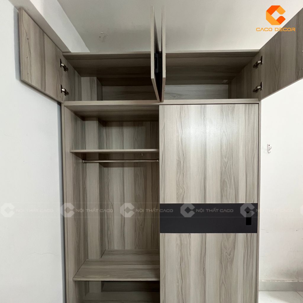 Tủ quần áo cửa lùa được chụp tại nhà khách