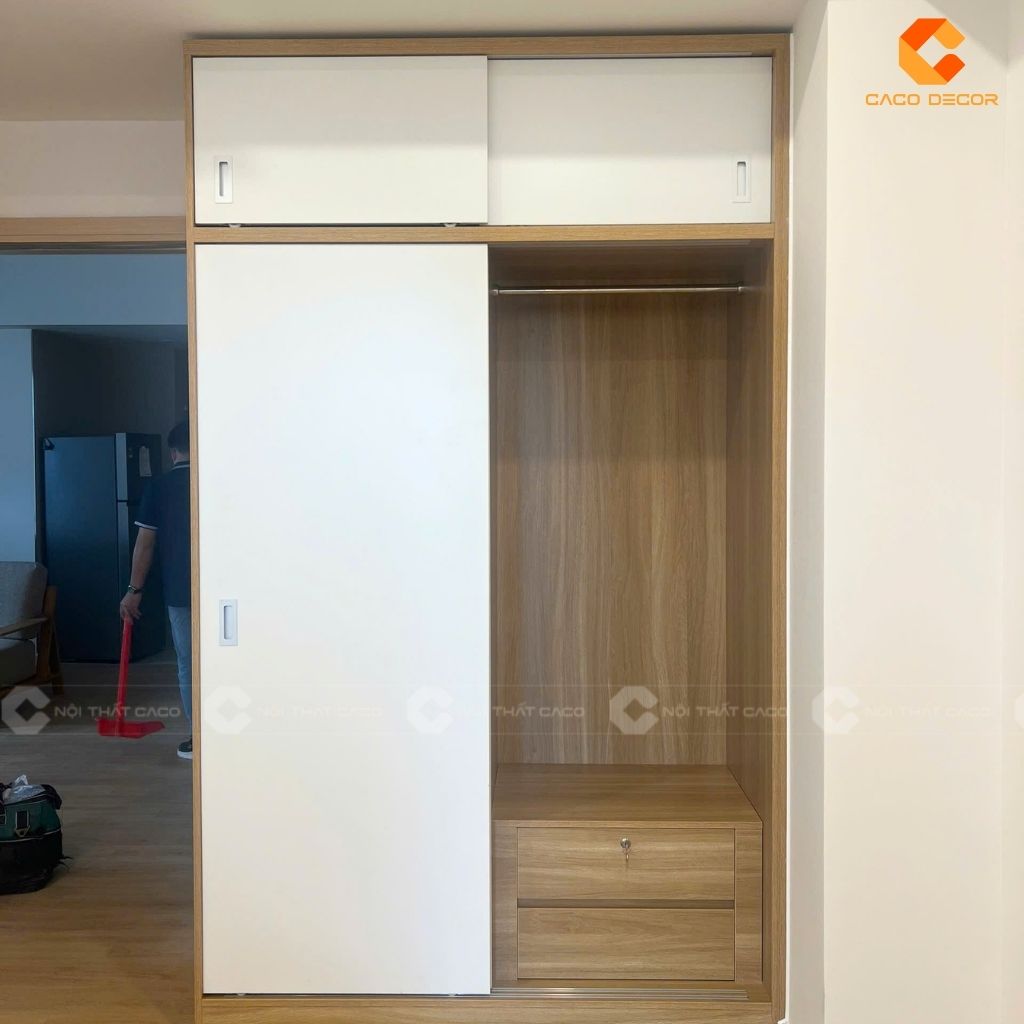 Hình chụp thực tế các khoang bên trong tủ quần áo