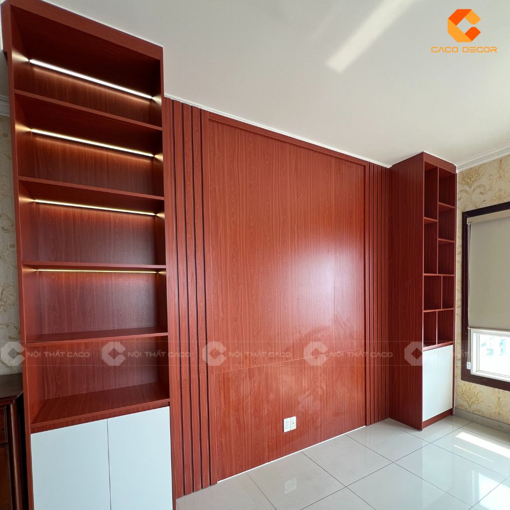 Hệ vách trang trí kết hợp kệ trưng bày chụp tại nhà khách