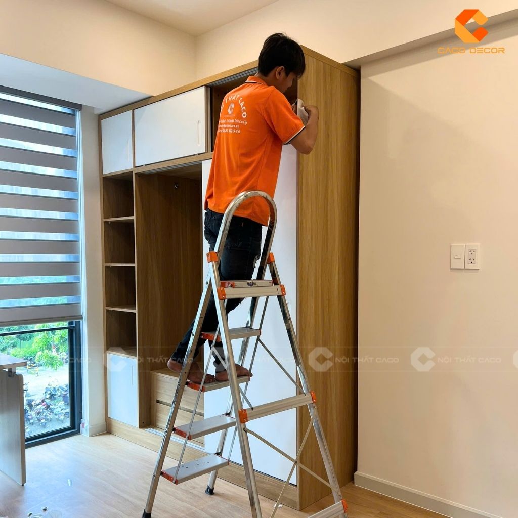 Thợ thi công tủ quần áo cho nhà chị Thảo