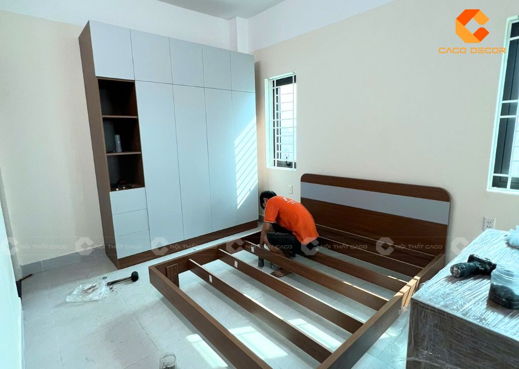 Thợ thi công combo phòng ngủ tại nhà anh An