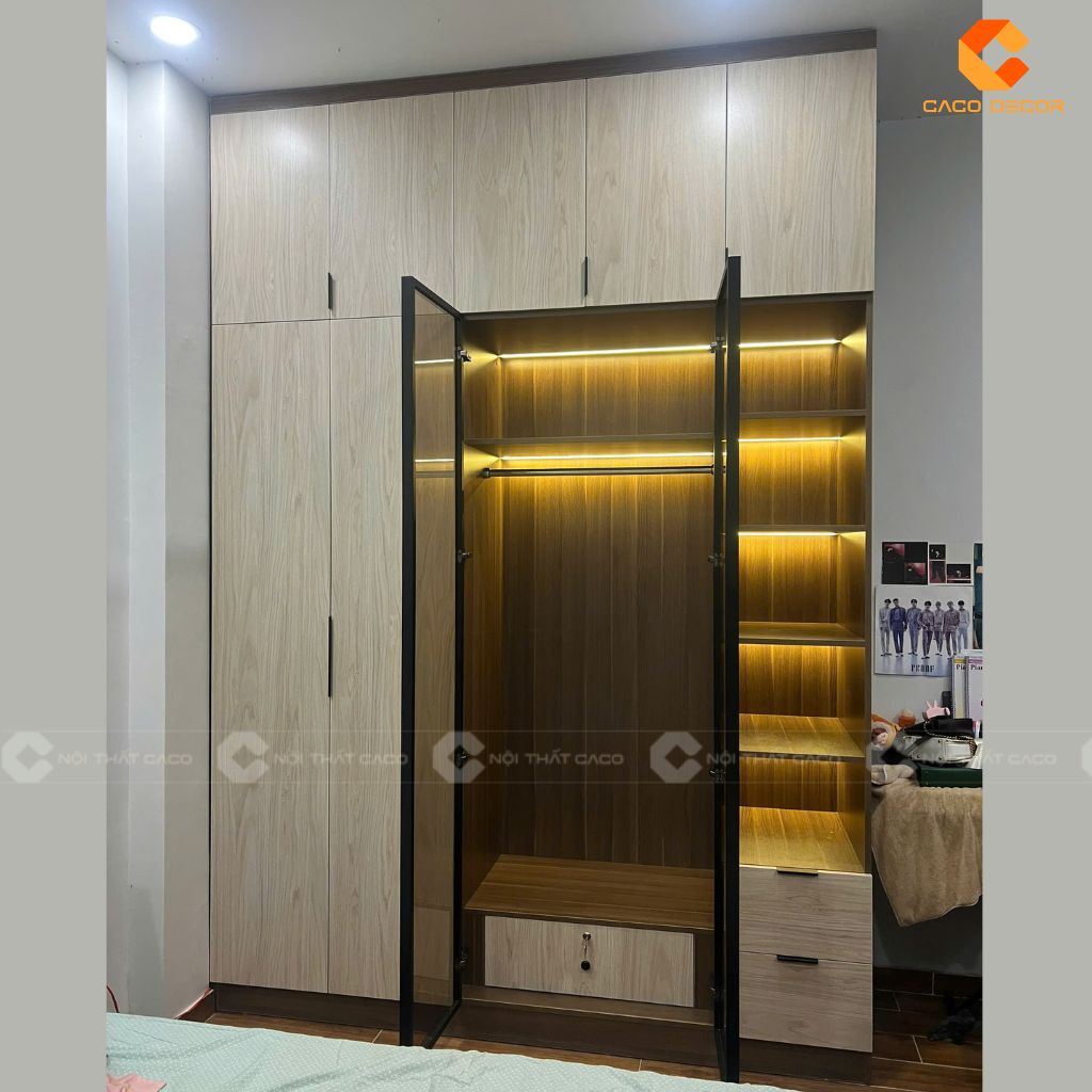 Tủ quần áo cánh kính chụp thực tế tại công trình