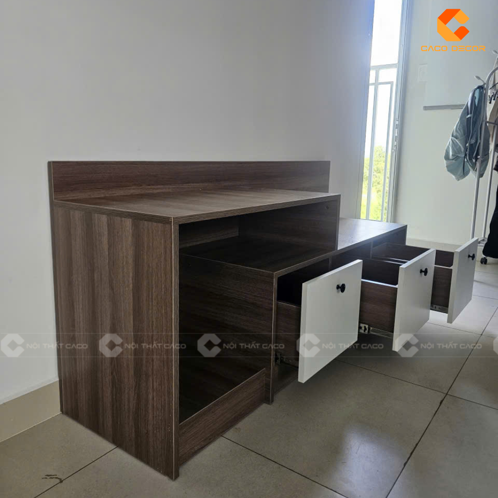 Mẫu kệ tivi gỗ công nghiệp được chụp tại công trình