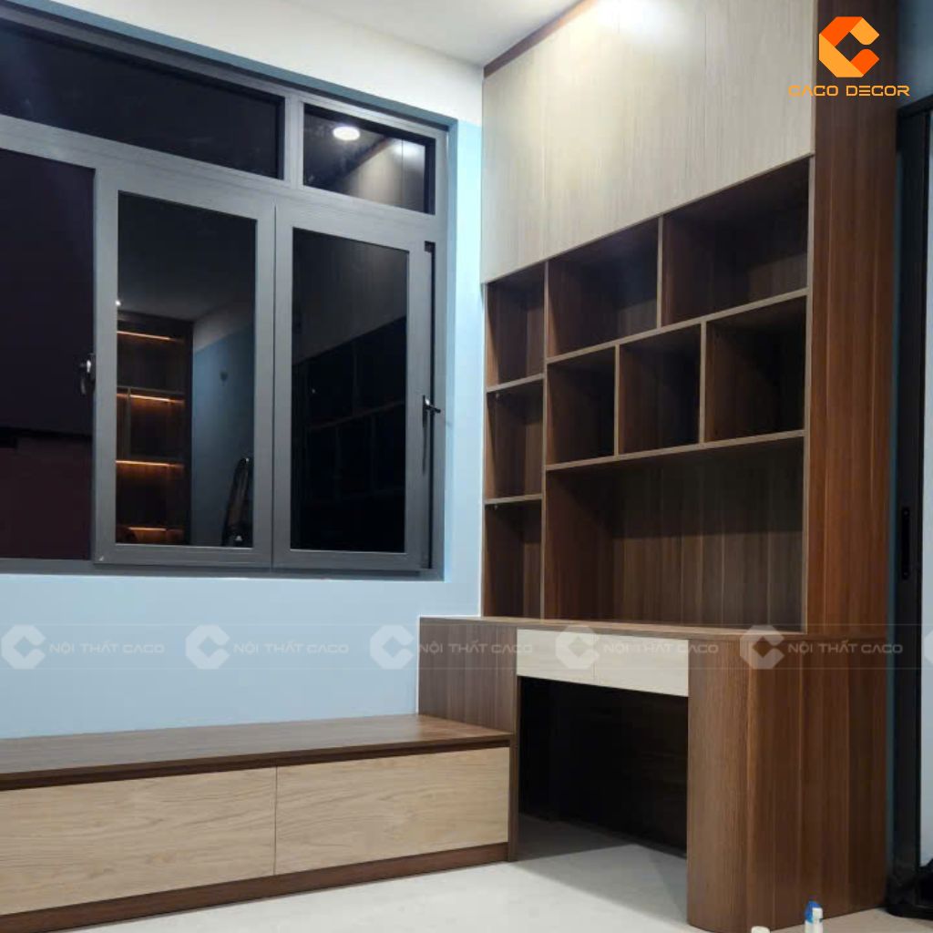 Hình chụp thực tế tủ sách kèm bục ngồi