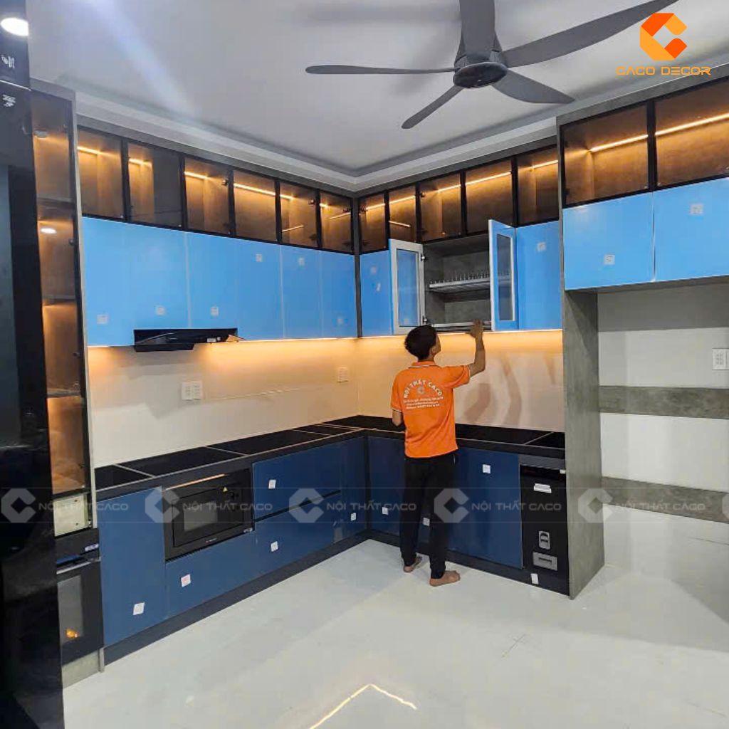 Đội thợ thi công tủ bếp nhanh chóng