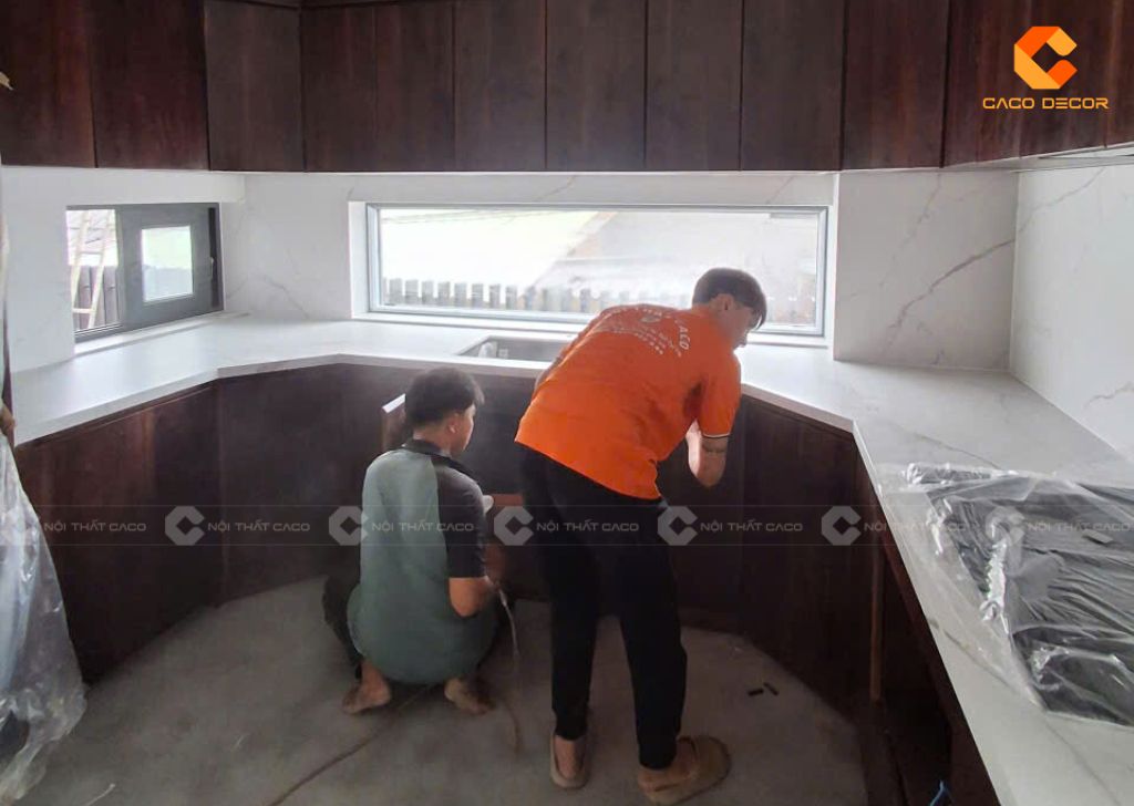 Đội thợ CaCo thi công lắp đặt tại công trình