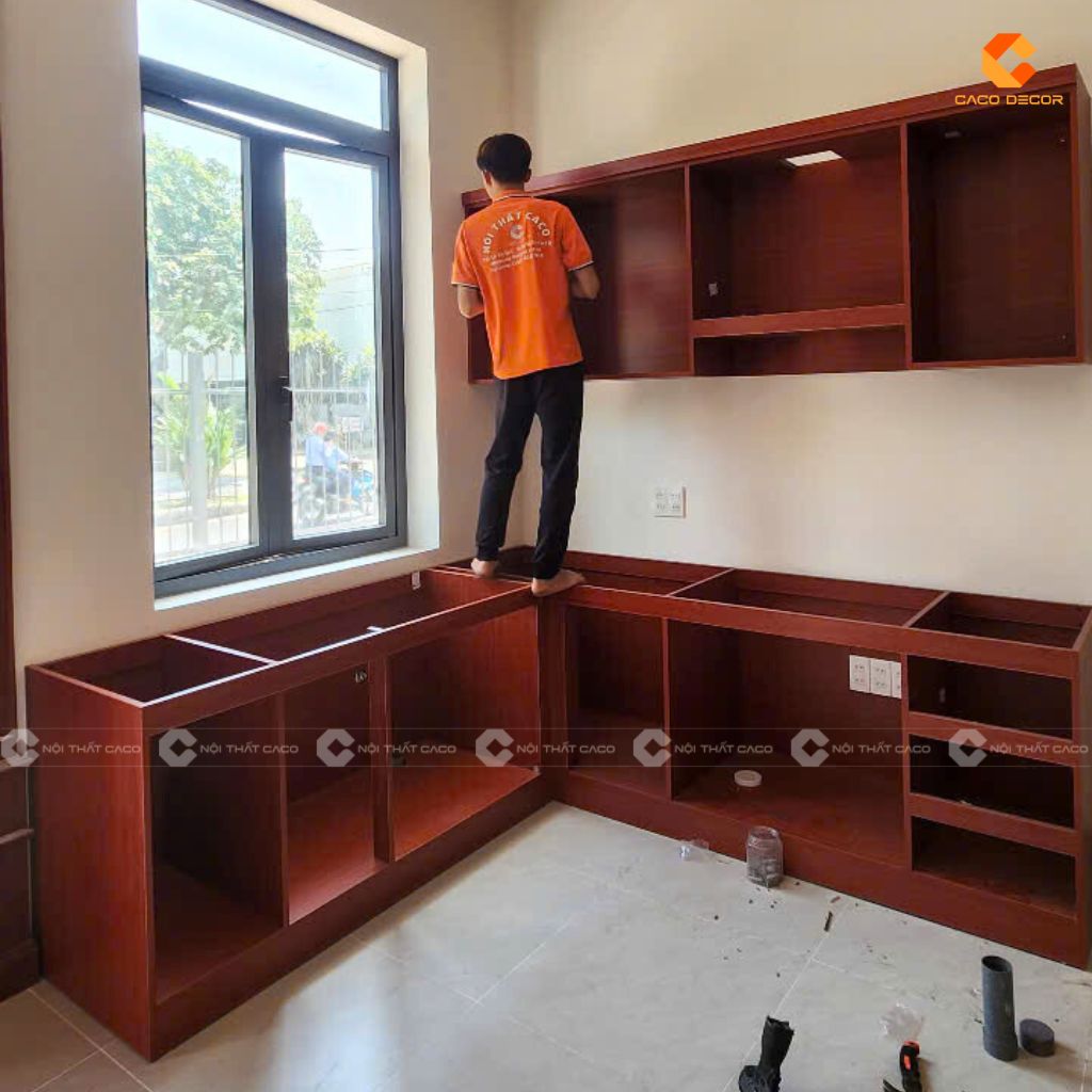 Thợ thi công tủ bếp TBM118 tại nhà khách