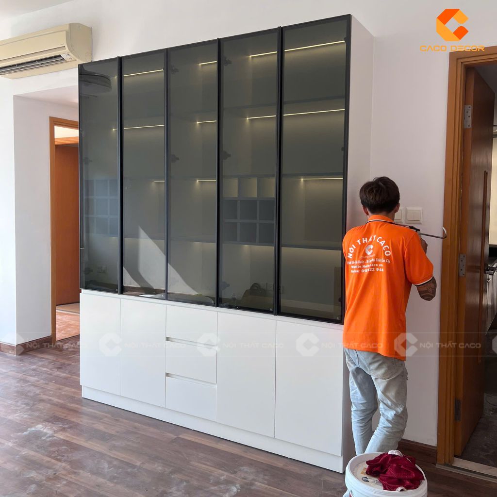 Hình chụp thực tế tủ rượu cánh kính tại công trình
