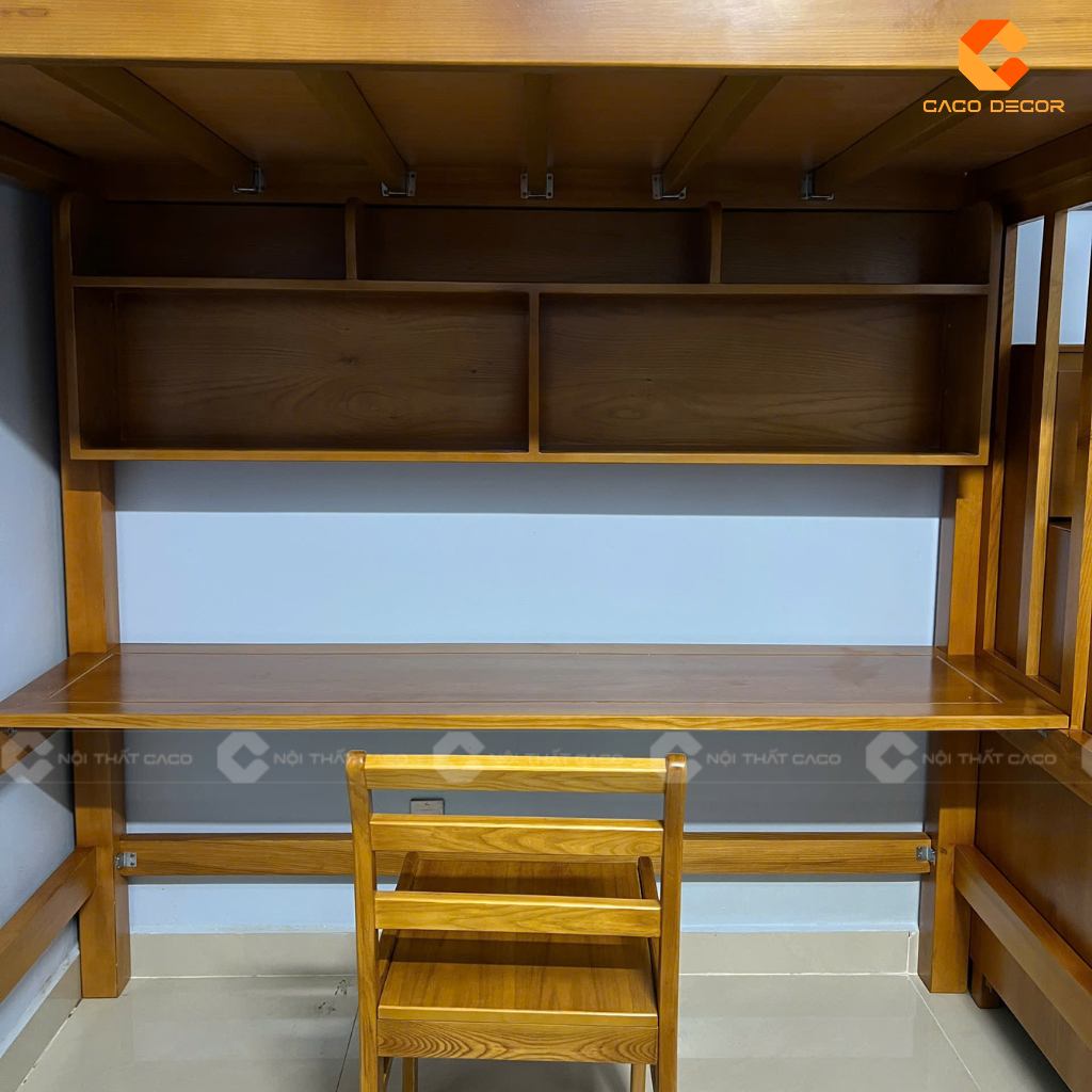 Bàn học kết hợp kệ sách được tích hợp ngay bên dưới giường