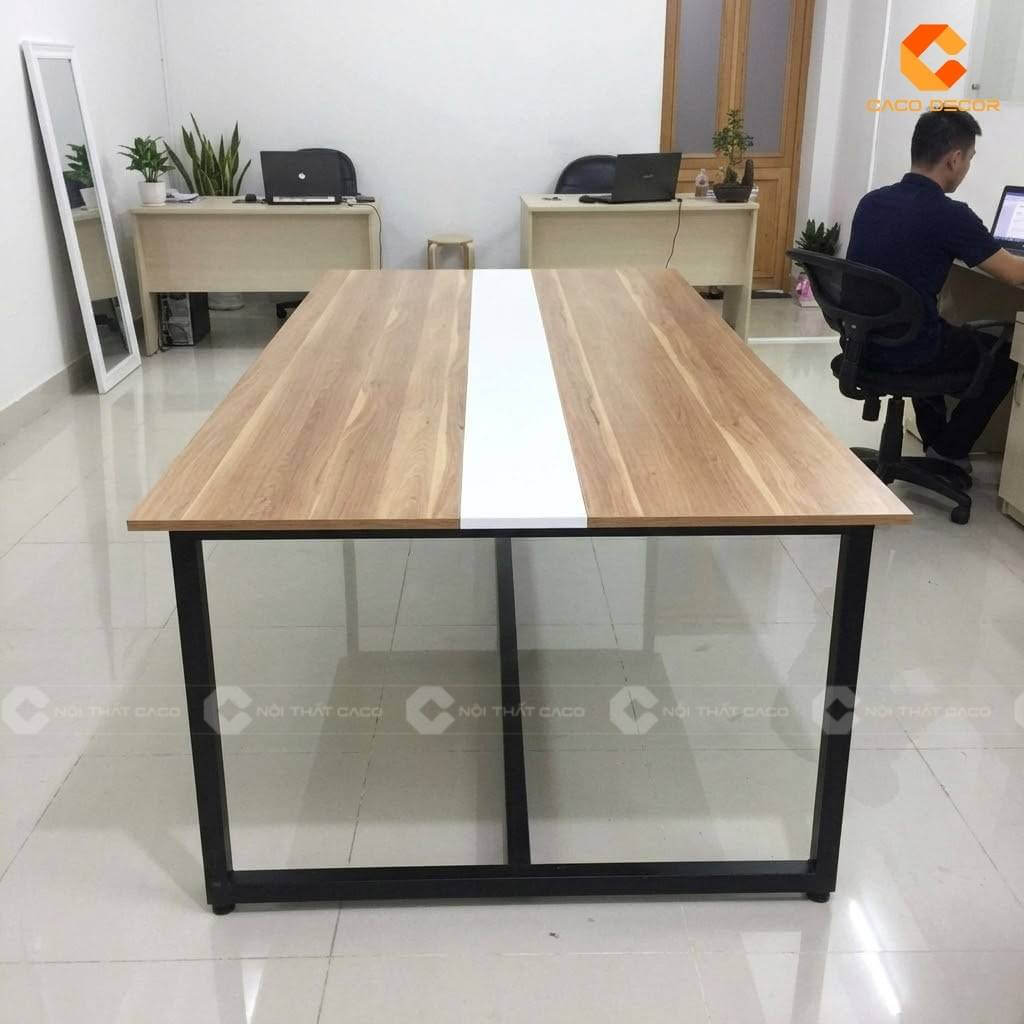 Kiểu chân sắt vuông cho bàn họp phổ biến hiện nay