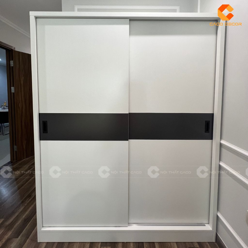 Mẫu tủ quần áo lùa 2 cánh được chụp tại nhà khách