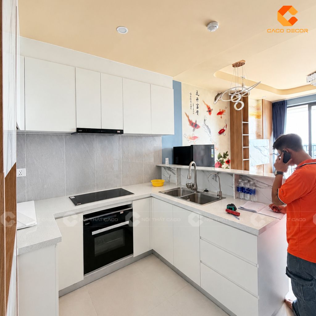 Bàn giao tủ bếp và kệ tivi nhà anh Phong
