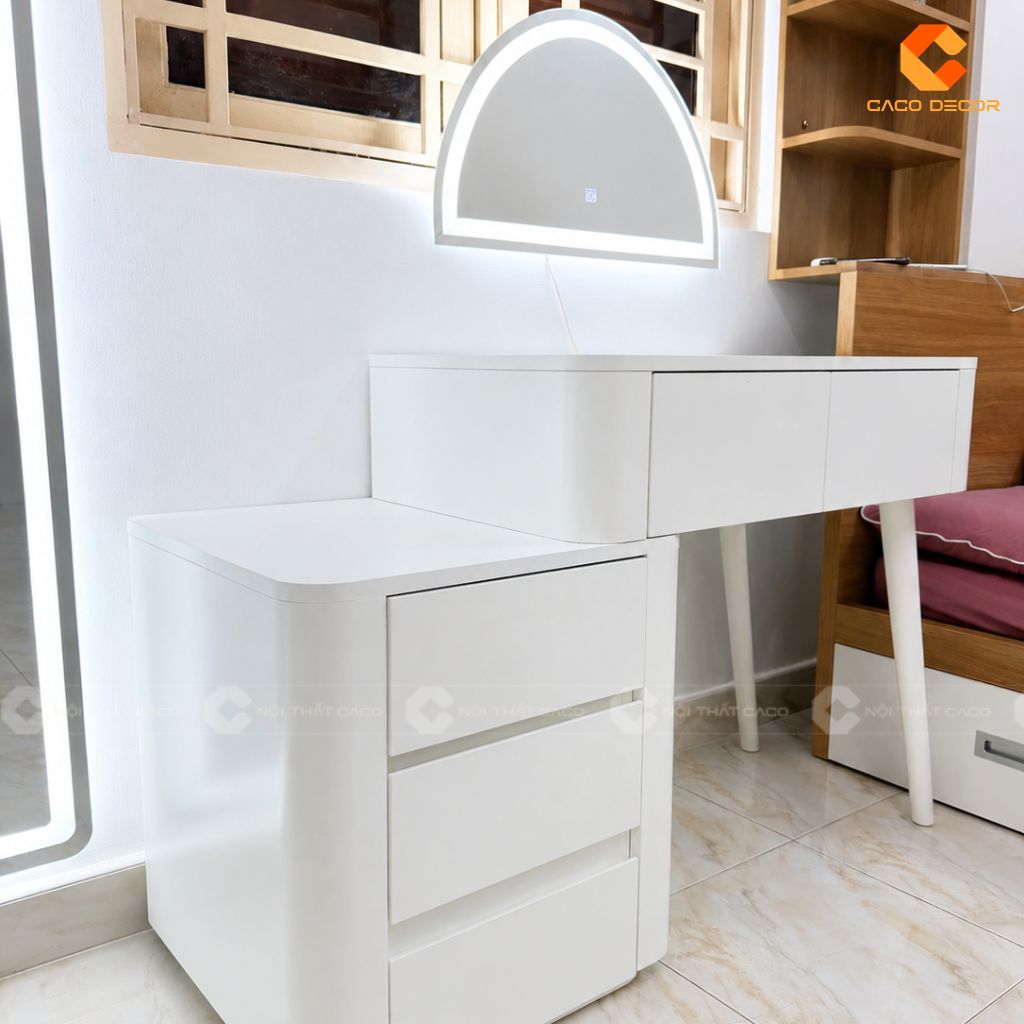 Bàn trang điểm thiết kế bo tròn với nhiều hộc lưu trữ