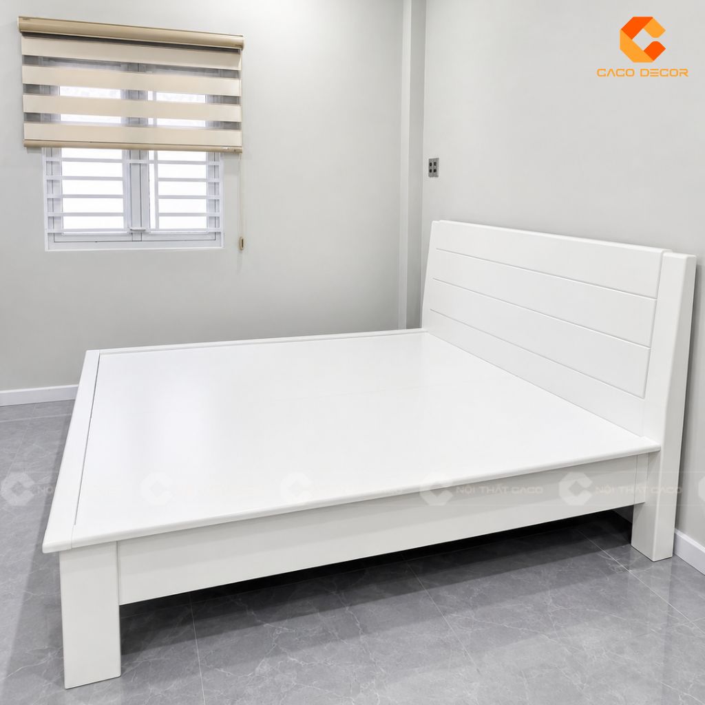 Cận cảnh giường ngủ trắng sữa có gầm thoáng