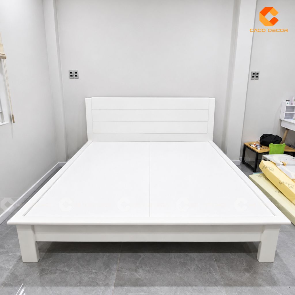 Giường ngủ trắng sữa thi công thực tế cho anh Huy