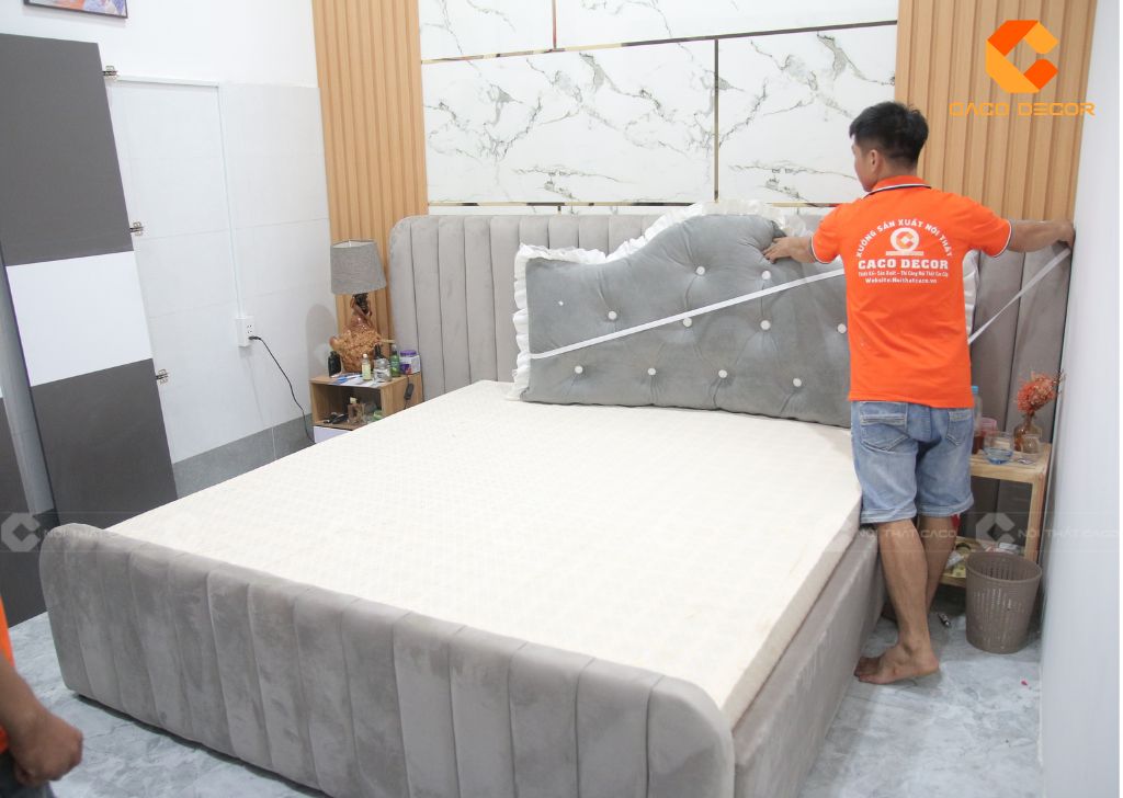 Nhân viên CaCo lắp đặt bàn giao sản phẩm nội thất
