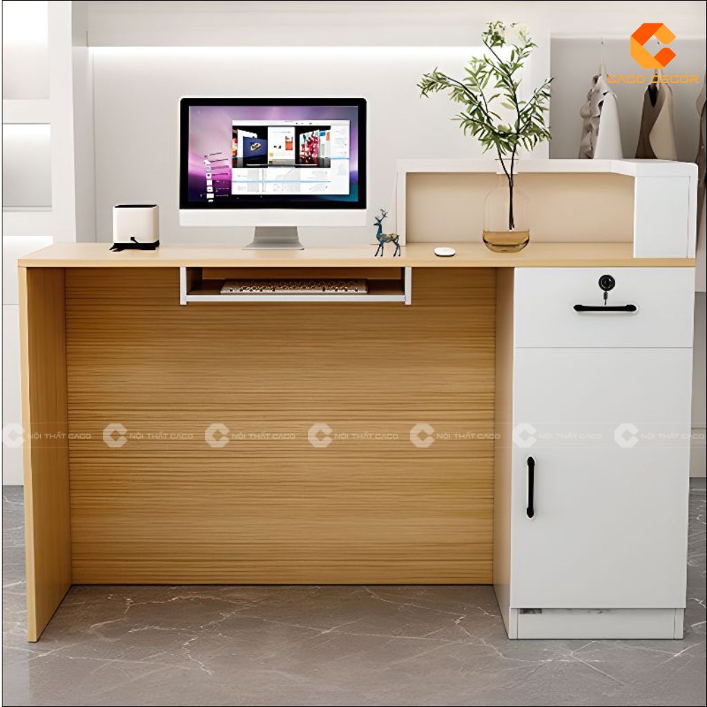 Mặt sau quầy lễ tân QLT023 với hộc tủ khóa và khay bàn phím