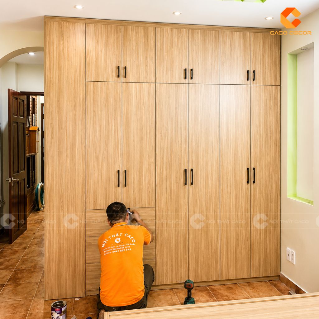 Thợ CaCo thi công hoàn thiện tủ quần áo kịch trần