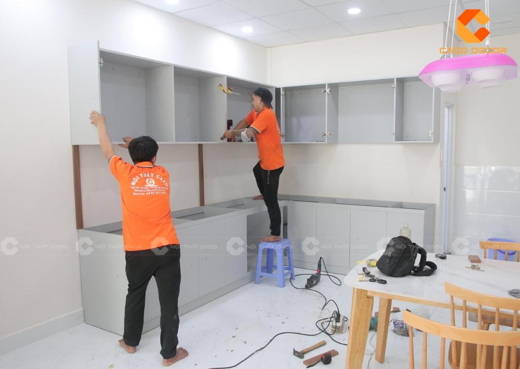 Thợ CaCo thi công tủ bếp tại nhà khách
