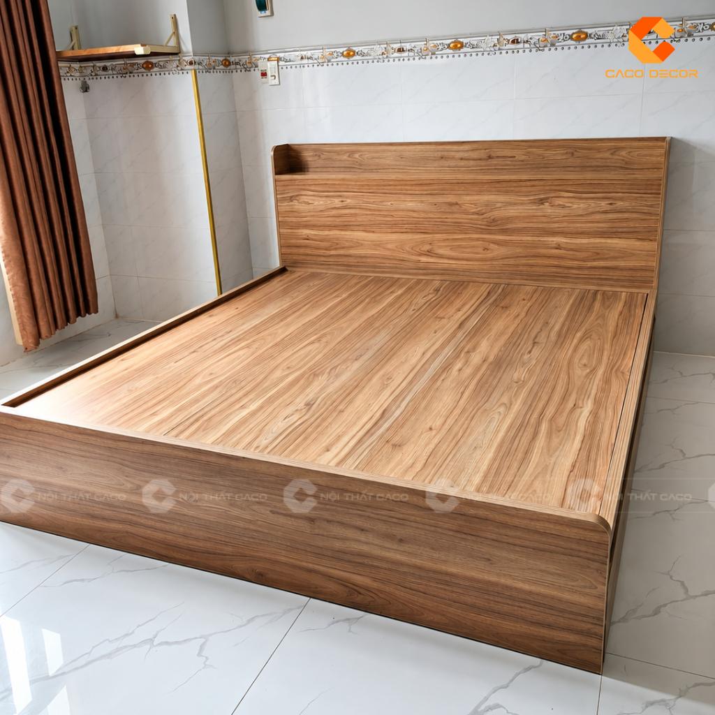 Bàn giao giường mẹ bồng con vân gỗ cho chị Diệu Thanh