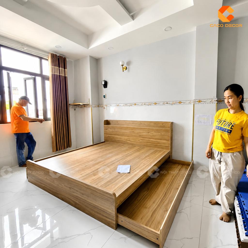 Nghiệm thu giường mẹ bồng con vân gỗ hoàn thiện