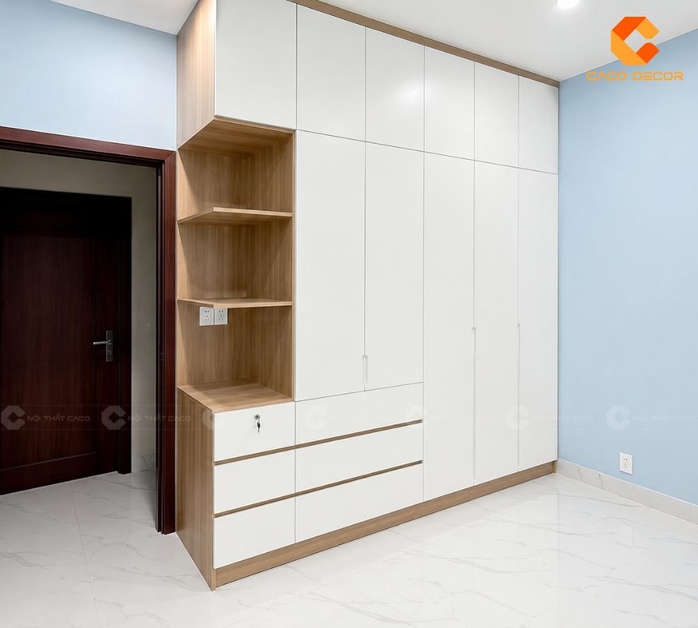 Hình thực tế tủ quần áo có kệ trang trí gỗ MDF màu trắng