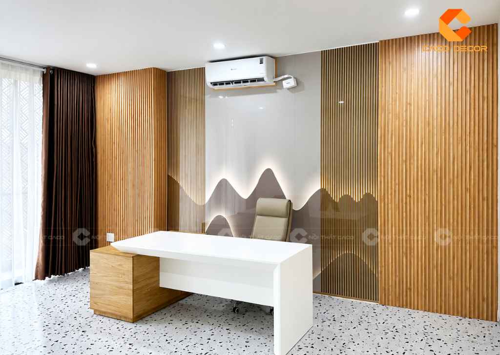 Góc nghiêng bàn giám đốc sau khi lắp đặt cho anh Tiến tại An Phú