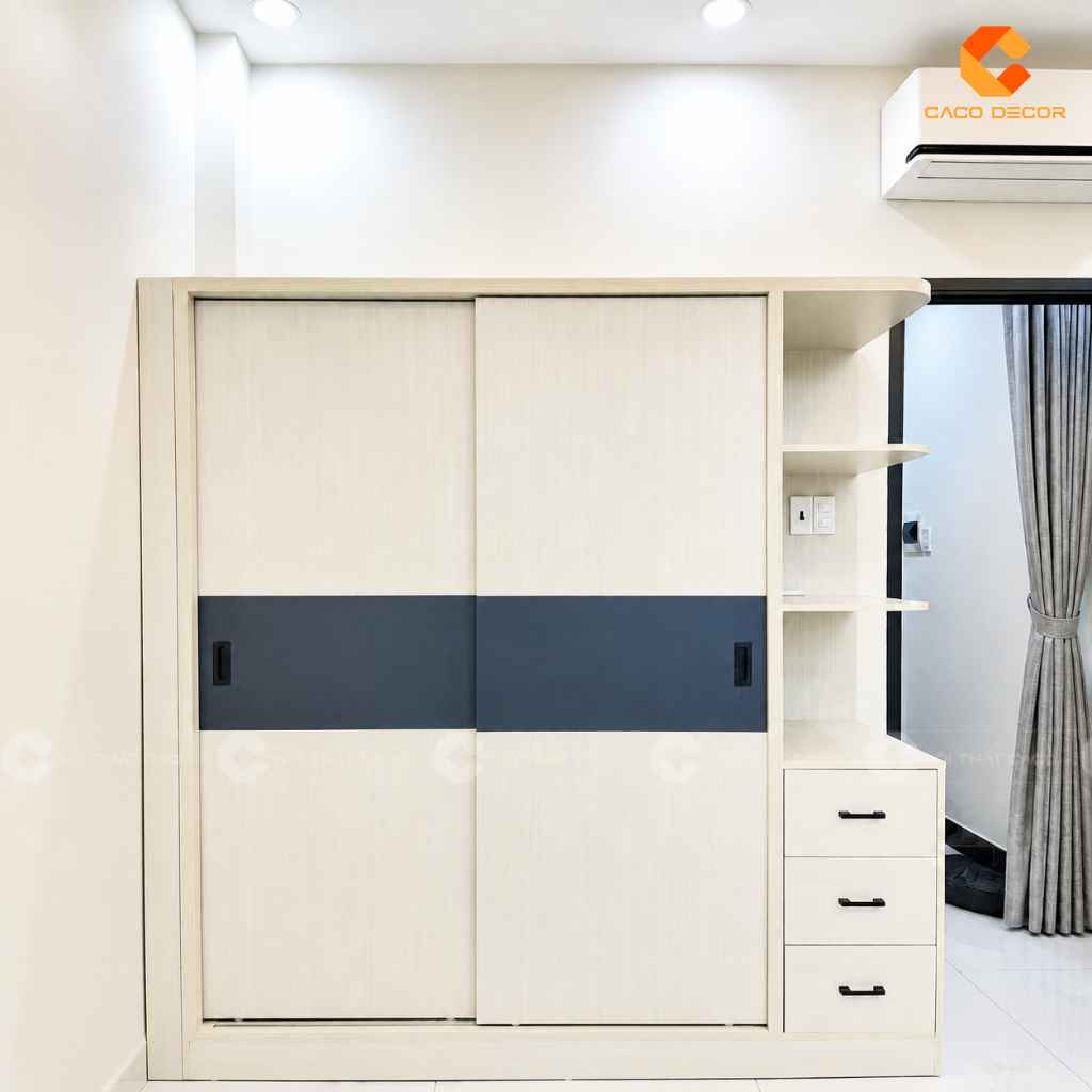 Tủ áo hai cánh lùa kết hợp kệ hở và ba ngăn kéo tại Bình Đông
