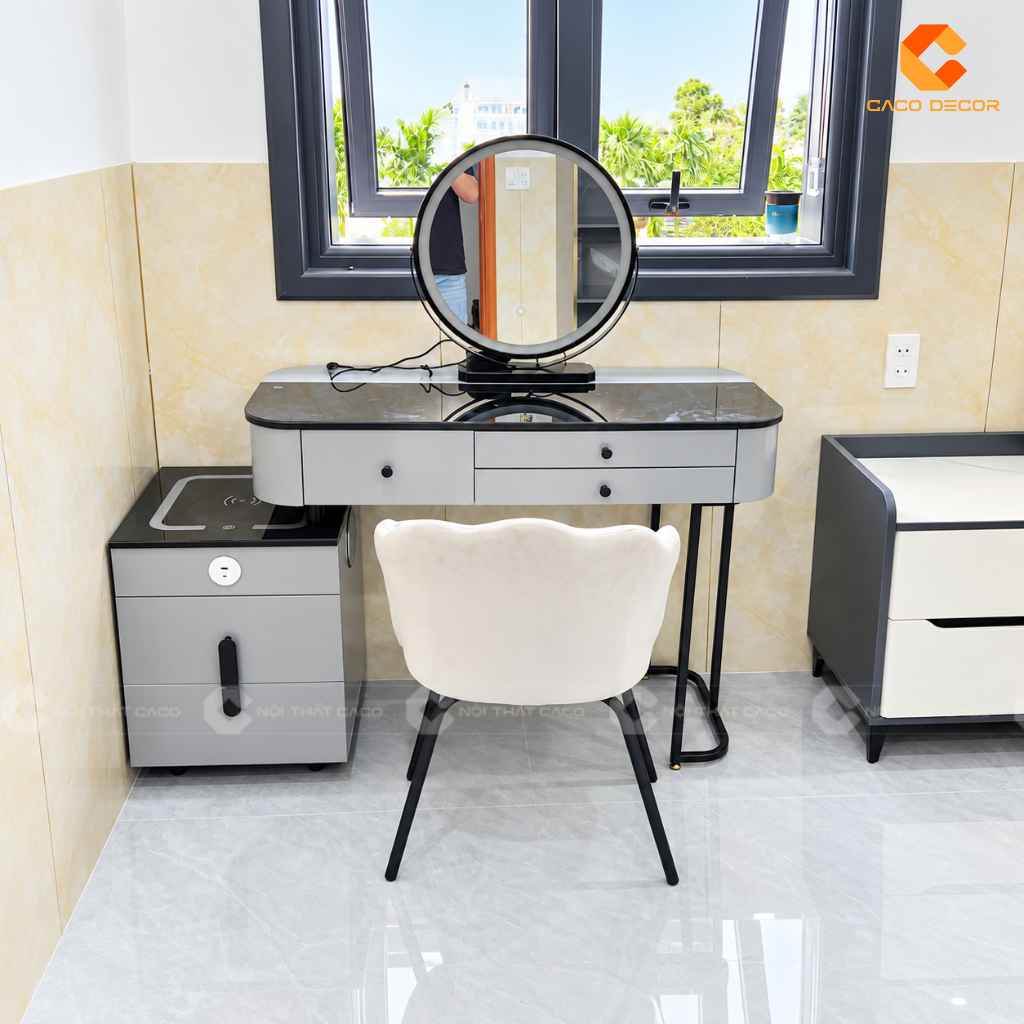 Bàn trang điểm gương tròn và ghế ngồi tại công trình anh Huy Bảo Lộc