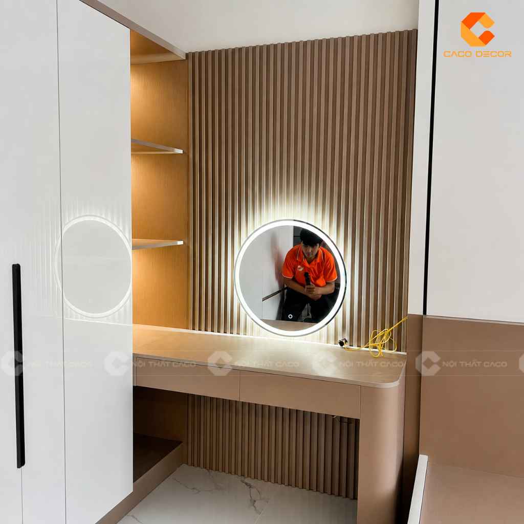 Bàn trang điểm bo góc kết hợp gương tròn LED tại KDC Him Lam