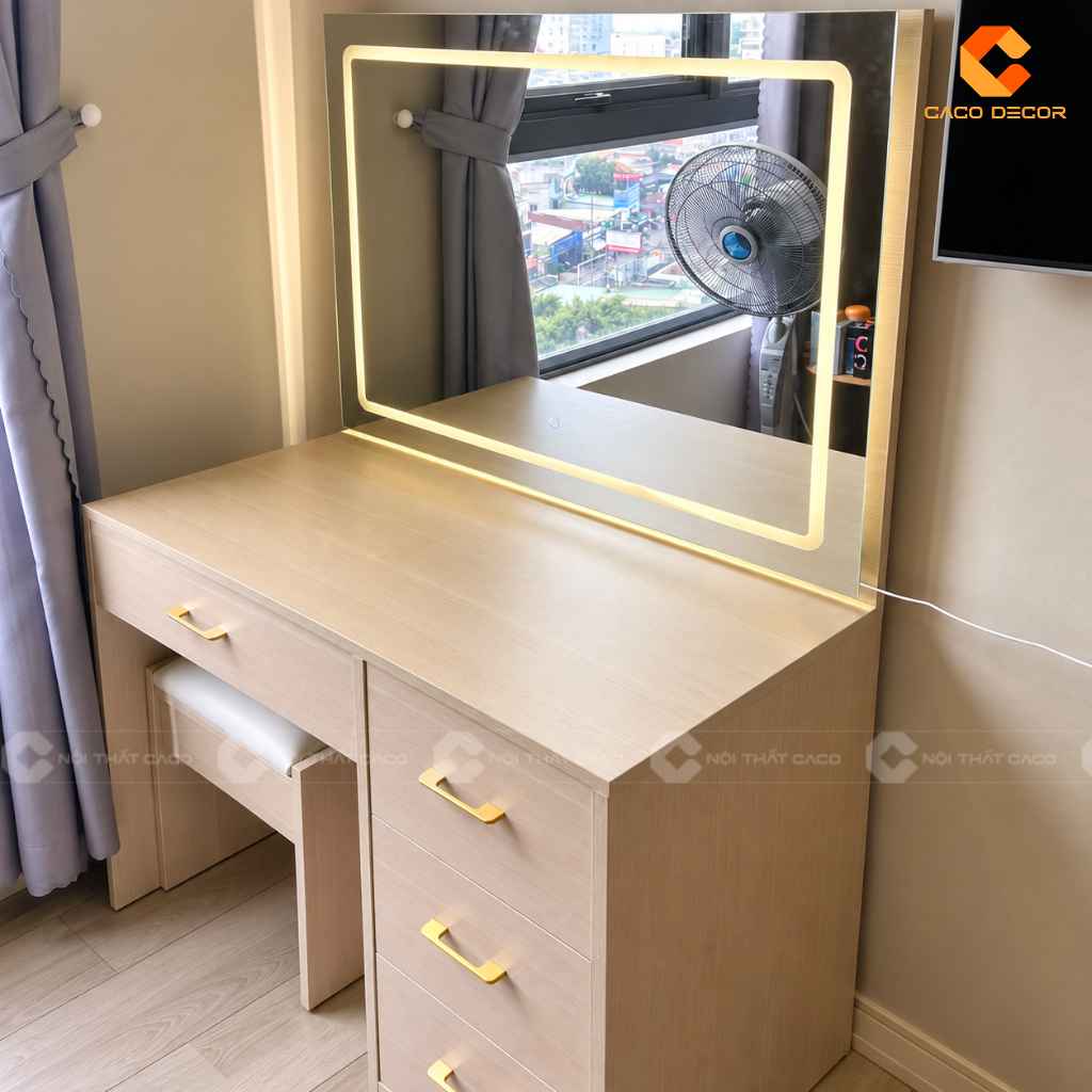 Bàn trang điểm nhiều hộc kéo tại căn hộ phường Bình Trưng