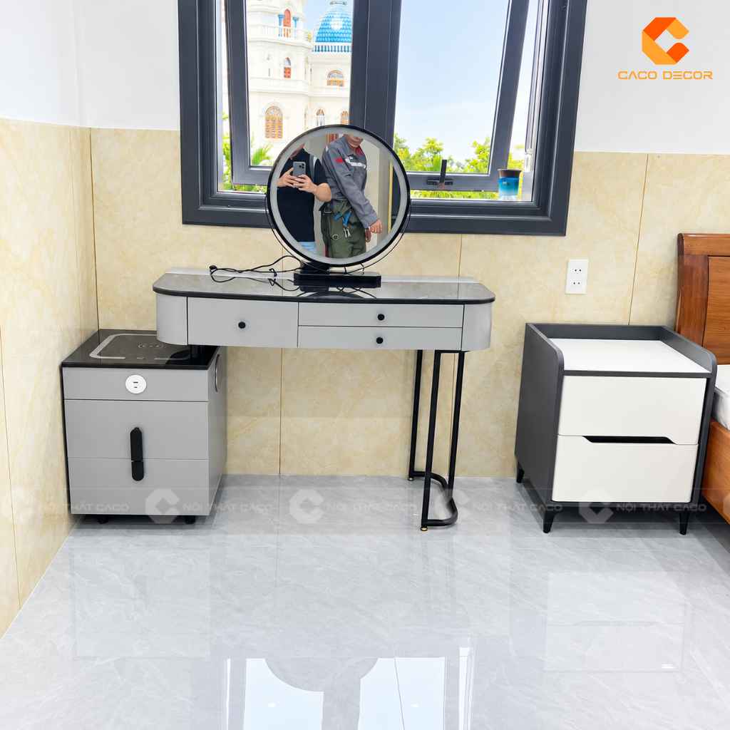 Bộ bàn trang điểm và ghế ngồi hoàn thiện cho anh Huy tại Bảo Lộc