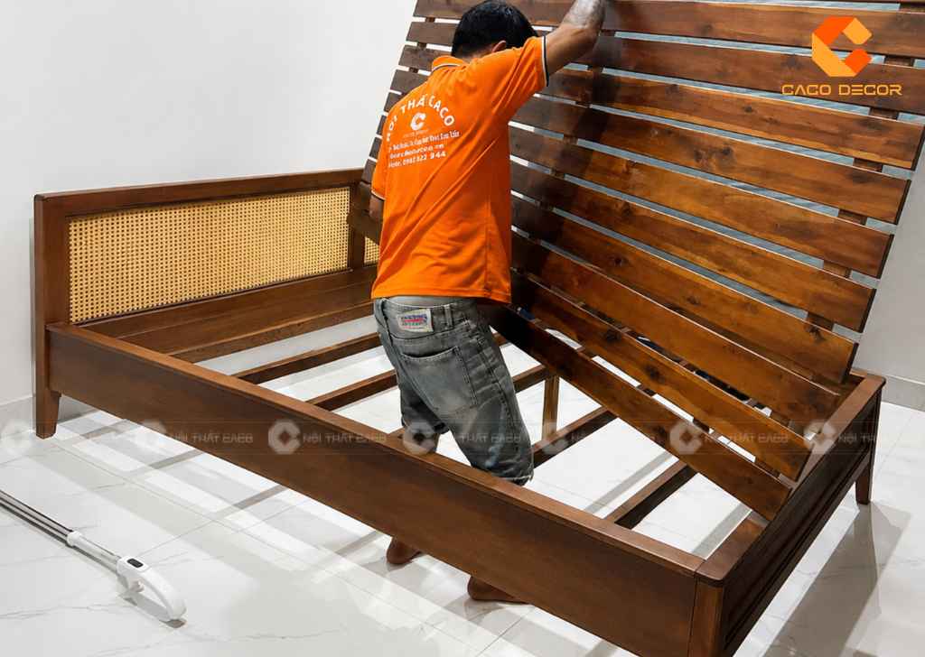 CaCo lắp đặt giường 1m6x2m cho khách hàng