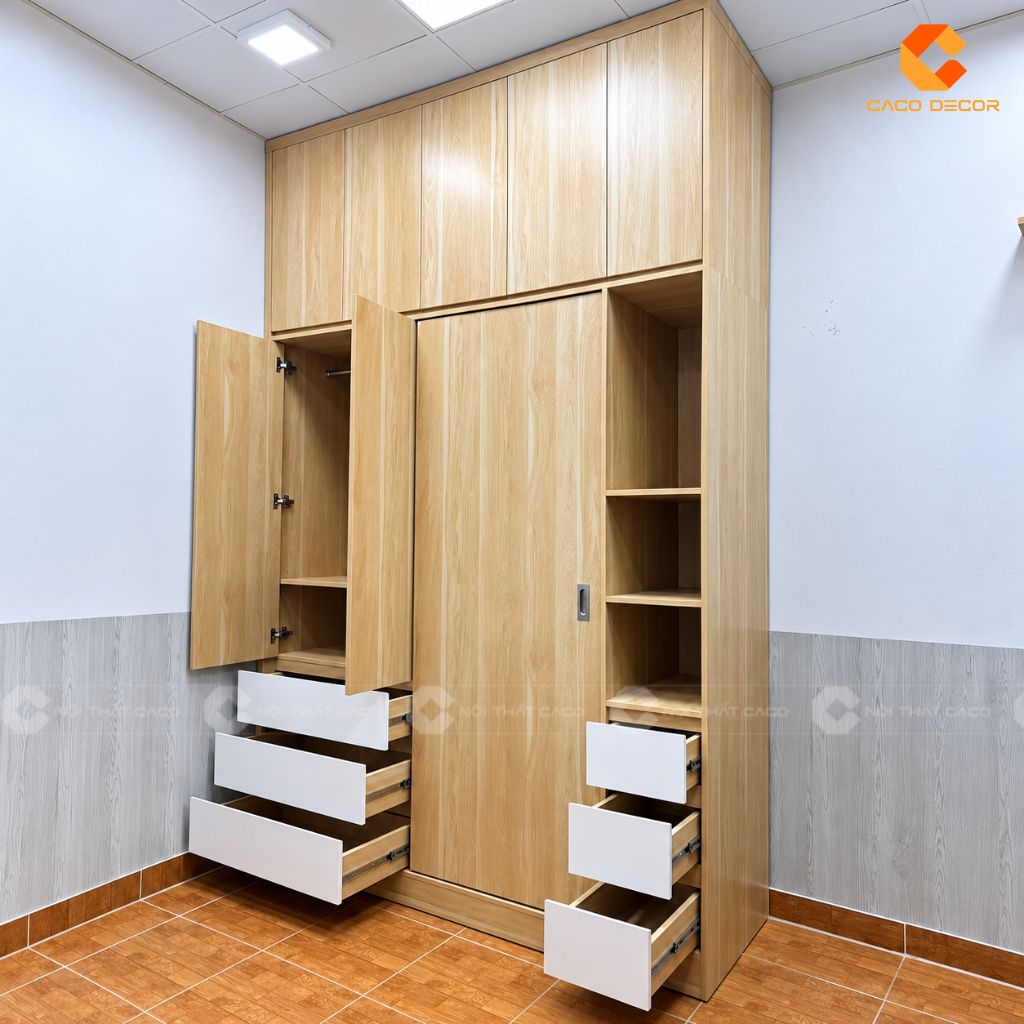 Chi tiết hộc kéo và khoang chứa của tủ quần áo kịch trần