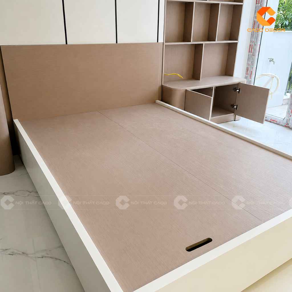 Giường ngủ tone nâu hồng phối trắng hoàn thiện tại KDC Him Lam