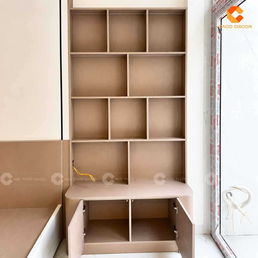 Hệ kệ trang trí kết hợp tủ lưu trữ phòng ngủ tone nâu hồng