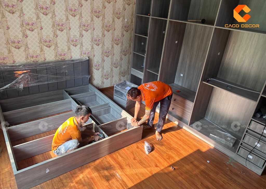 Thợ CaCo thi công lắp đặt giường tại nhà khách