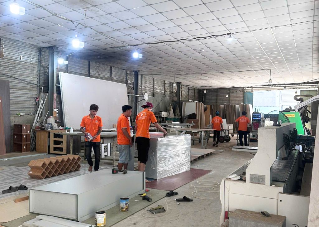 Thợ CaCo thi công nội thất tại xưởng