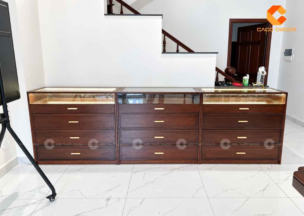 Tủ kệ trưng bày gỗ sồi có đèn LED và nhiều ngăn kéo tại Gò Vấp