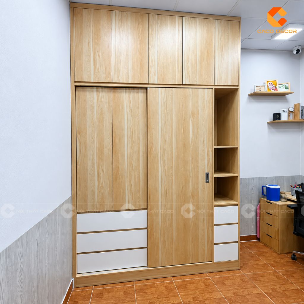 Tủ quần áo kịch trần rộng 1m8 cao 3m04 hoàn thiện tại công trình