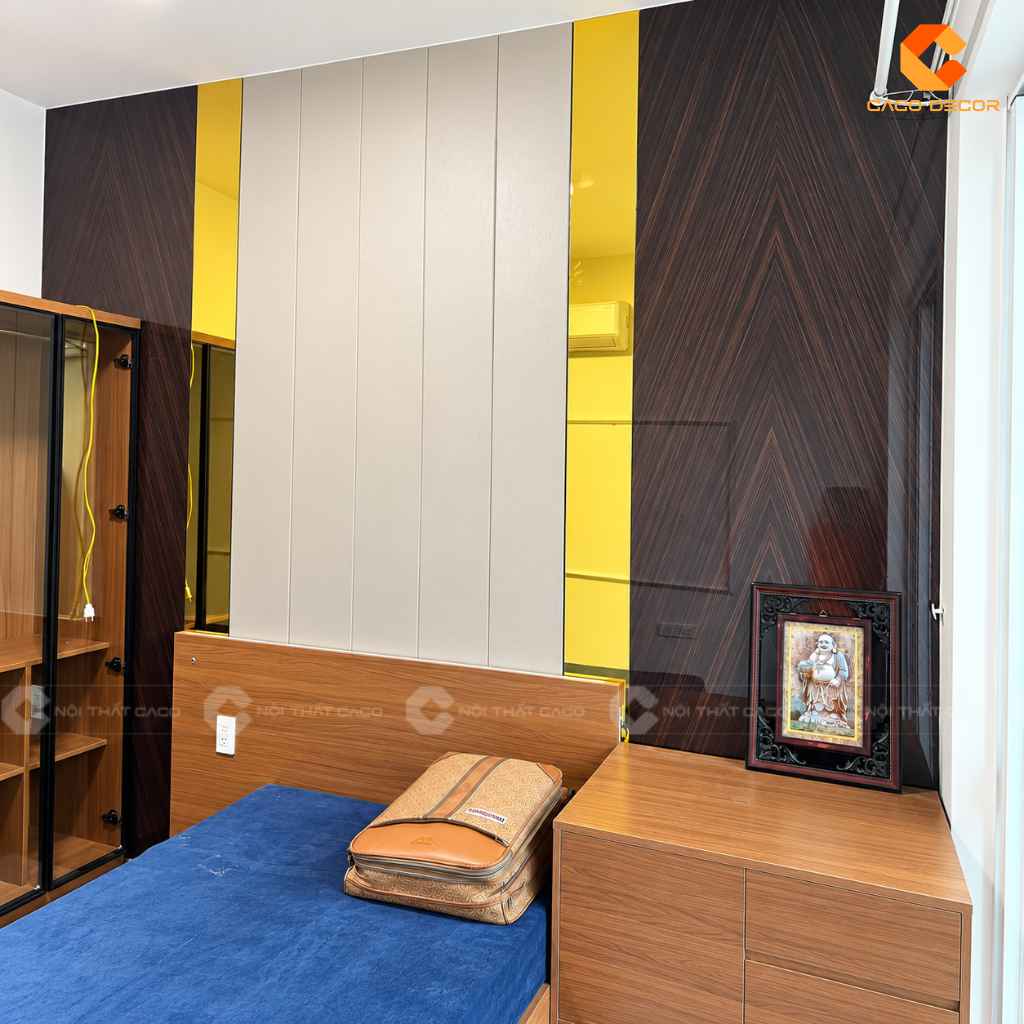 Vách trang trí đầu giường phòng ngủ & tủ trang trí khung nhôm đen