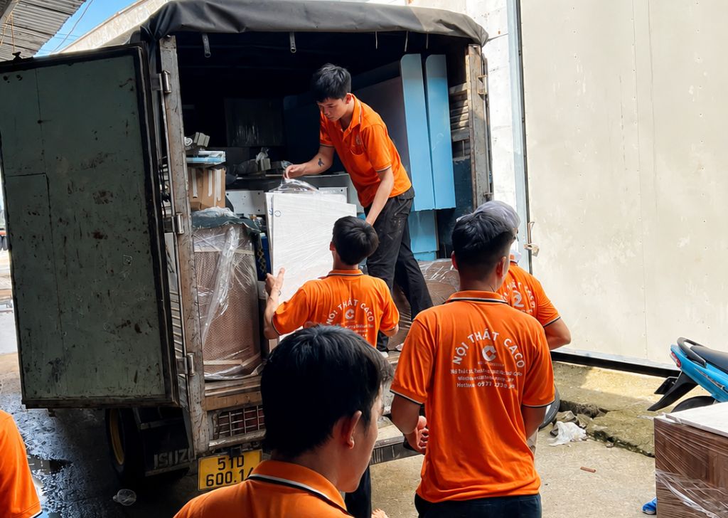 Vận chuyển sản phẩm CaCo đến công trình