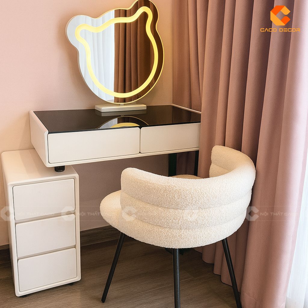 Có Nên Đặt Các Mẫu Bàn Trang Điểm Đối Diện Cửa Phòng Ngủ? 13