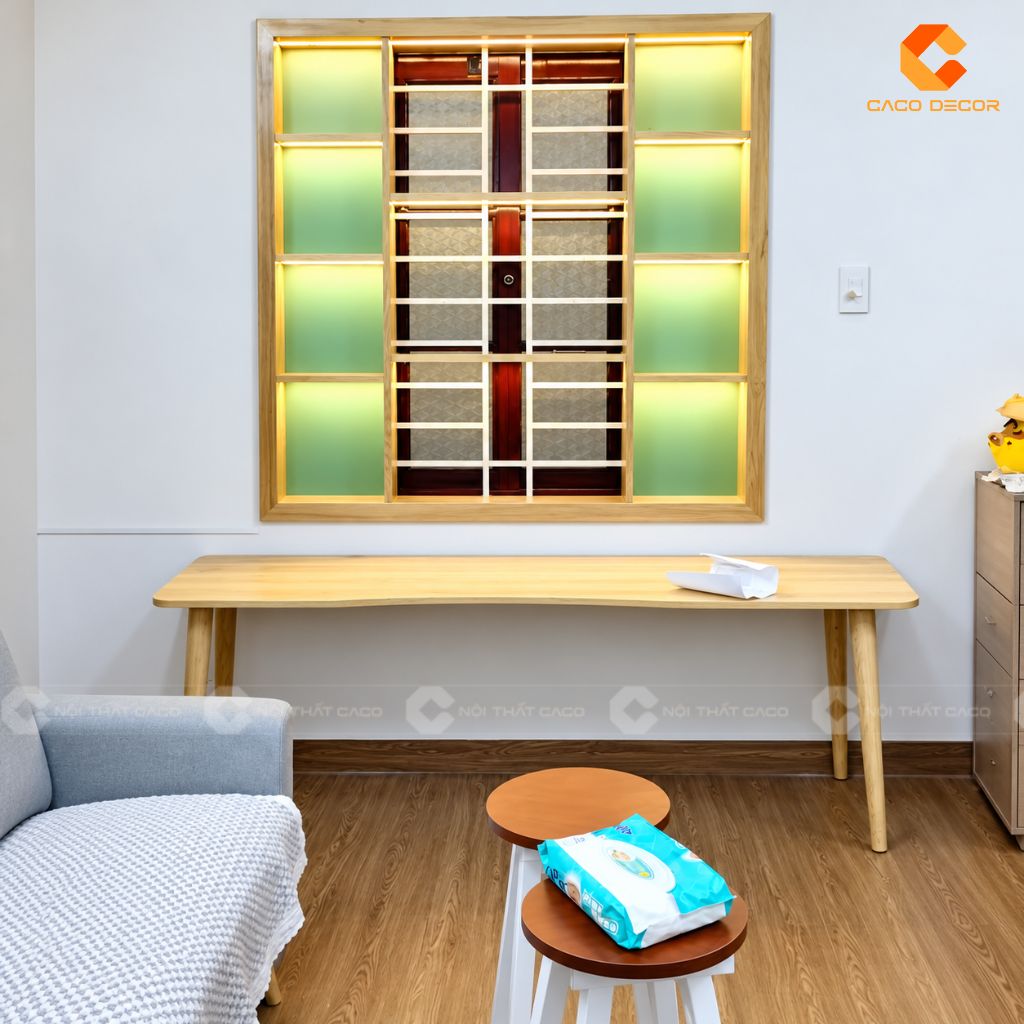 Kệ sách gỗ sồi có LED và bàn làm việc sau khi bàn giao tại nhà anh Mẫn ở Vĩnh Hội