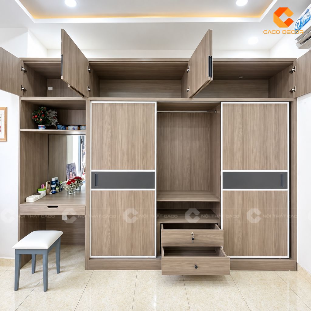 Chi tiết hộc kéo và khoang lưu trữ tủ quần áo cửa lùa chị Trang